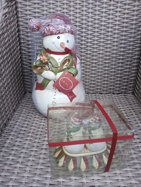 Snowman Holiday Cookie Jar and  Salt & Pepper Shakers